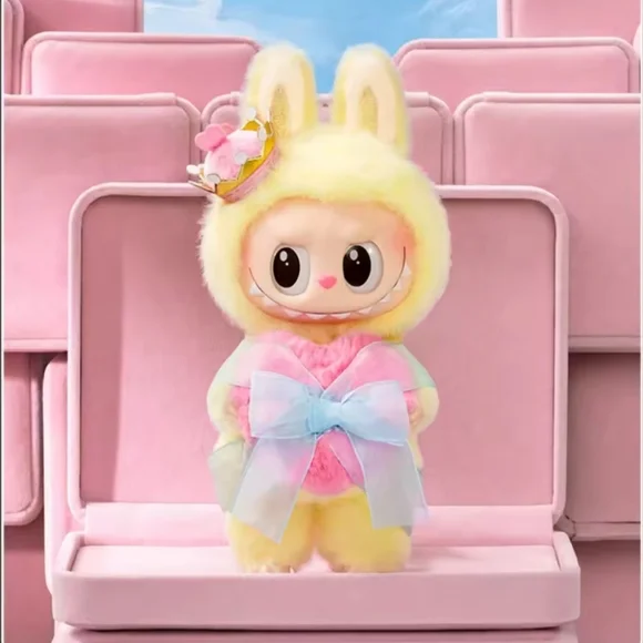 POP MART THE MONSTERS LET'S CHECKMATE QUEEN HANGING CARD VINYL PLUSH - Picture 8 of 12